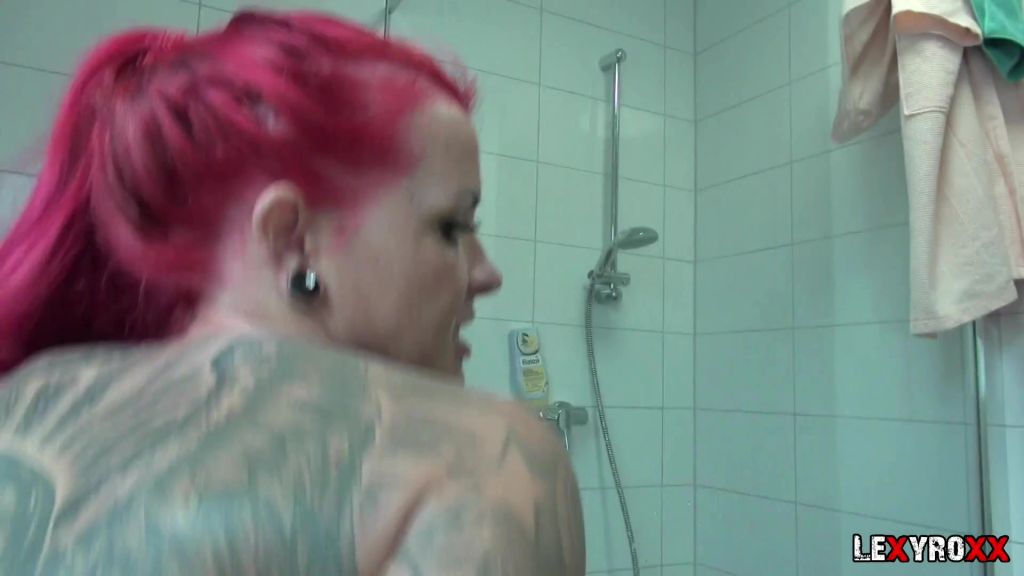 vom Brüderchen erwischt und bis Anschlag ins Fötzchen gefi